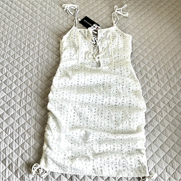 NWT Pretty Little Thing white eyelet dress - Picture 4 of 9